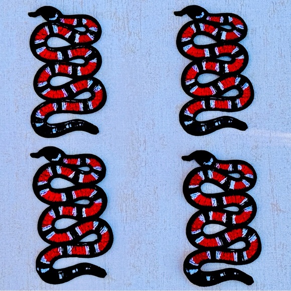 4 x Snake iron on patches snake Embroidery patches snake appliques - Picture 1 of 1